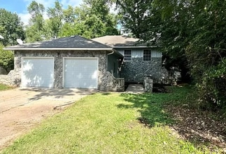 Building Photo - 1108 Christopher St