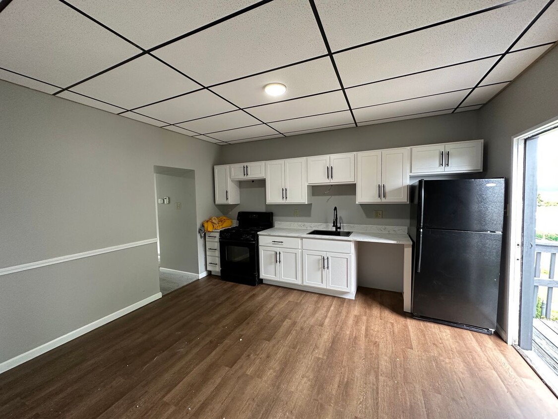 Foto principal - Two bedroom, one bath, fully remodeled tow...