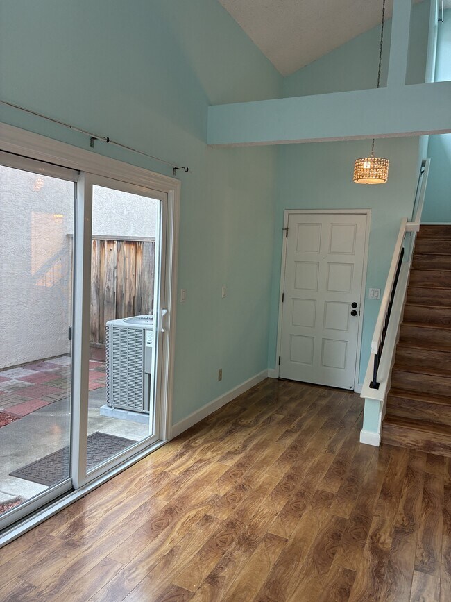 Foto del edificio - 706 Ridgeview Terrace