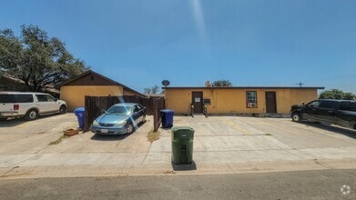 Building Photo - 301 Soria Dr