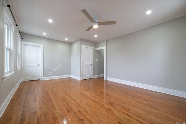 Foto del edificio - 83 Mill River Ave