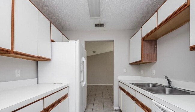 Building Photo - 840 Marquis Ct