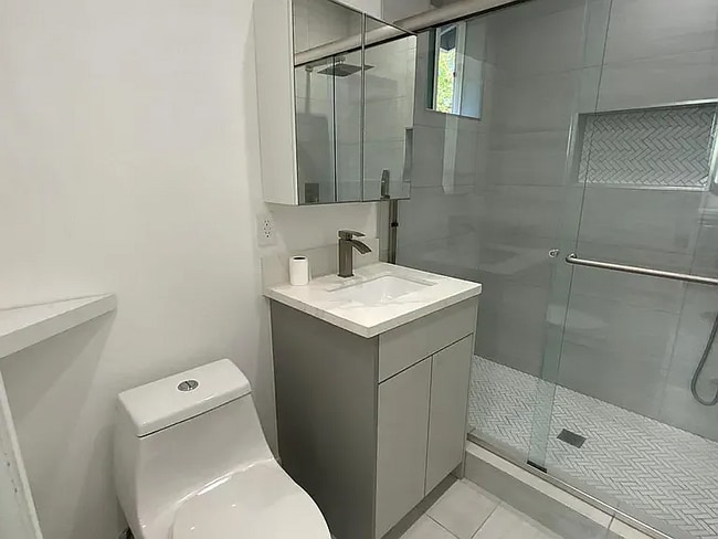 Building Photo - 6546 Bobbyboyar Ave