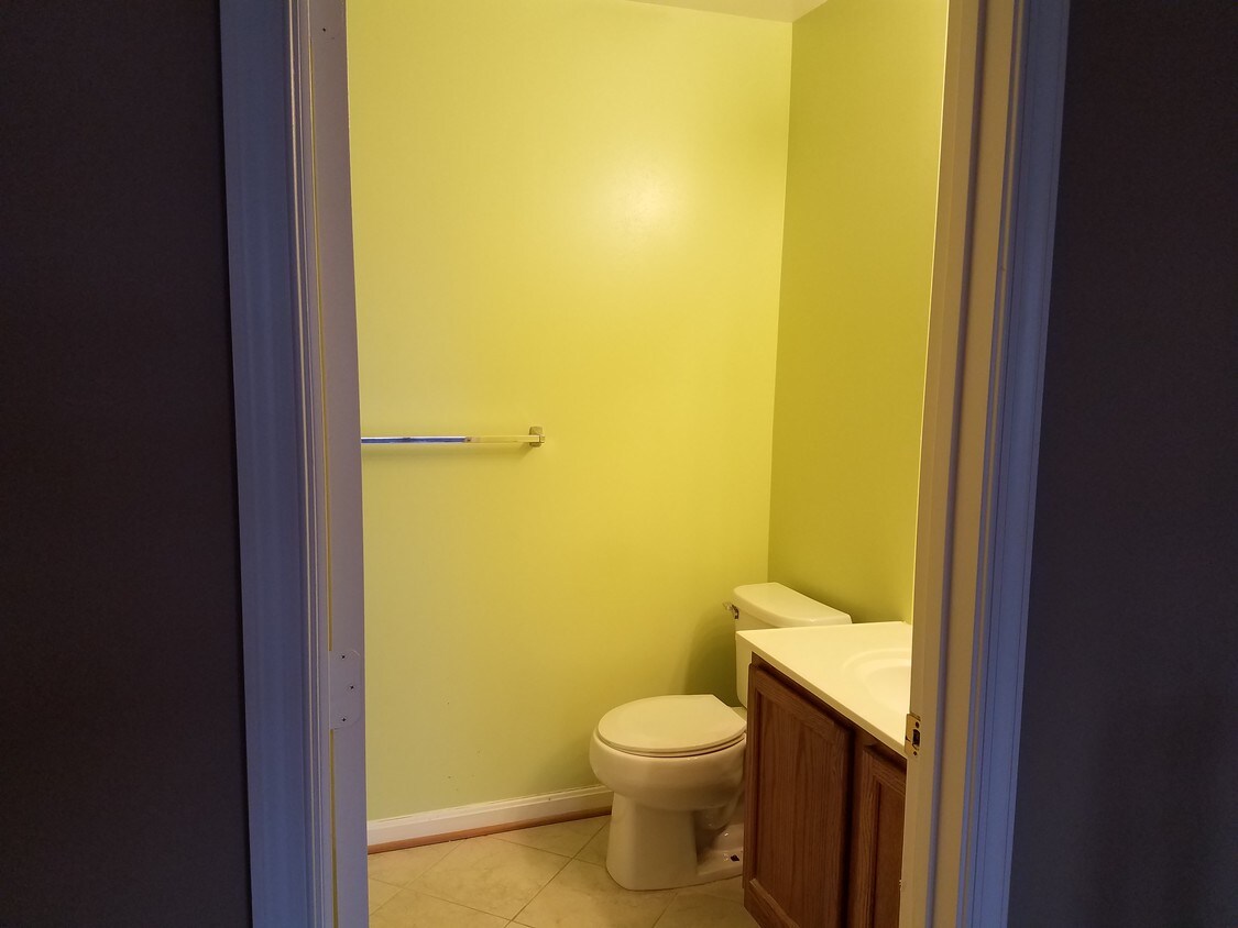 bath 1 - 11009 Kinship Ct