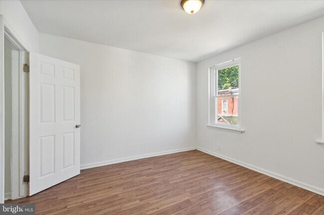 Foto del edificio - Welcome to this updated 2-bedroom, 1-bathroom row home in the historic Strawberry Mansion neighbo...