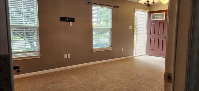 Building Photo - 504 Broadmore Ln