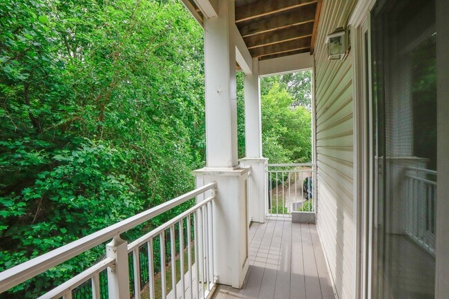 Building Photo - Freshly Painted Condo with Private Balcony