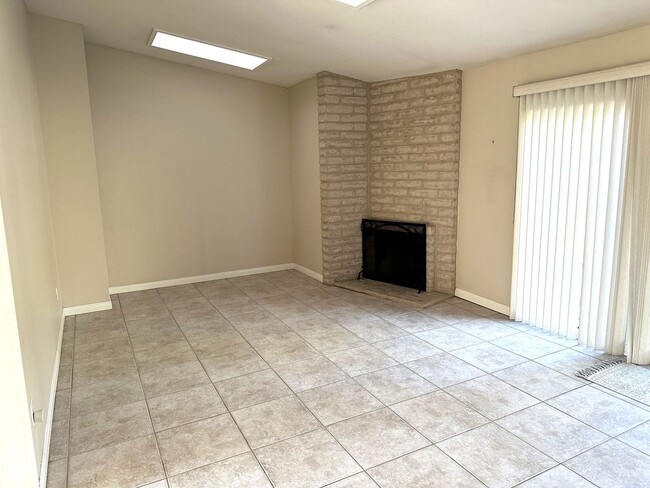 Foto del edificio - Remodeled 3 Bdrm, 2 Ba, single story, 1290...