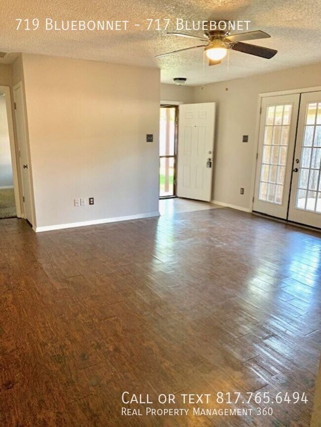 Building Photo - 719 Bluebonnet-717 Bluebonet