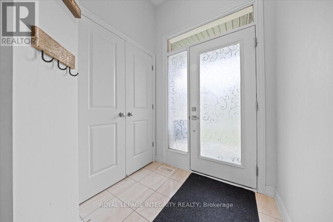 Building Photo - 728 Capricorn Cir
