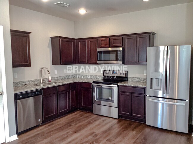 Building Photo - One month FREE RENT!!!