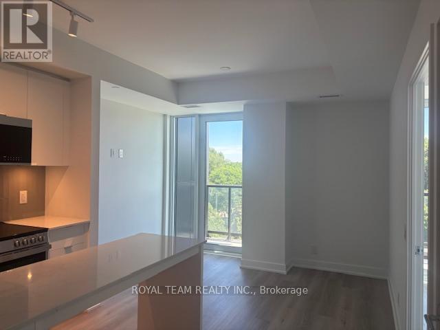 Photo du bâtiment - 1660 Bloor St W