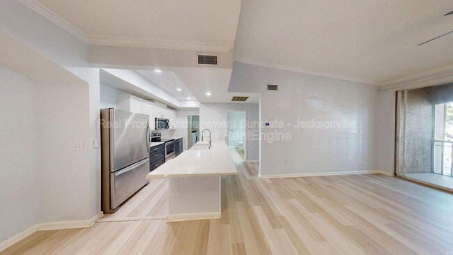 Foto del edificio - 10075 Gate Pkwy N