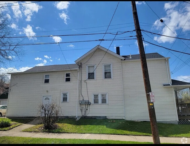 Building Photo - 72 Conklin Ave