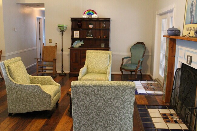 Foto del edificio - 785 Juniper Pl