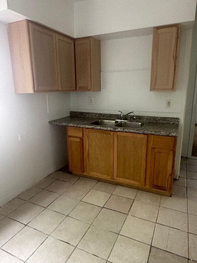 Foto del edificio - 3bd Single Section 8