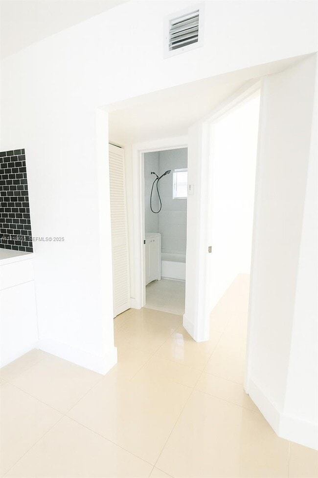 Foto del edificio - 724 NW 3rd Ct