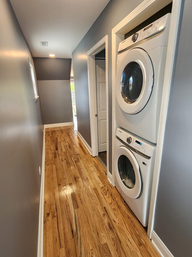 Foto del edificio - 5911 S Indiana Ave