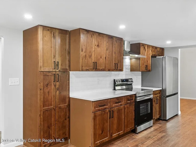 Building Photo - 8 Cedar Ln