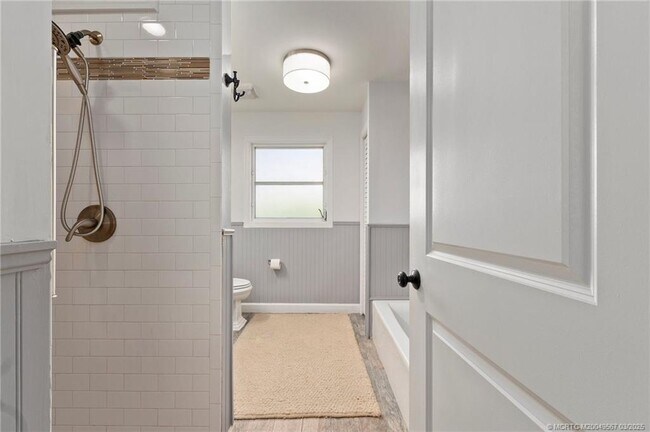 Building Photo - 530 S Manor Dr
