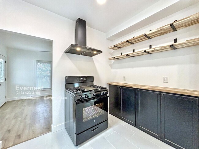 Foto del edificio - 3048 Guirado St