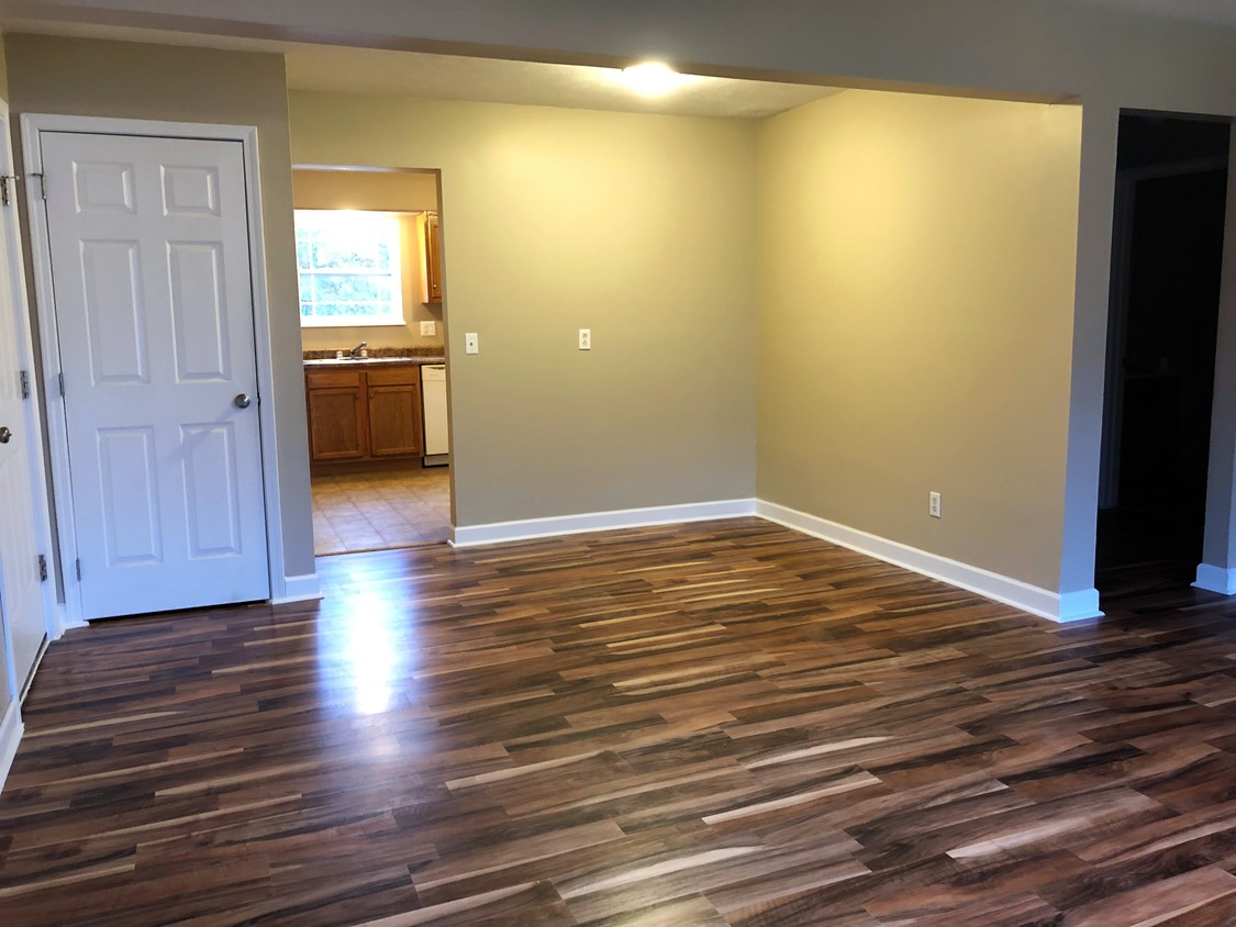 Foto principal - 5381 Big Tyler Rd