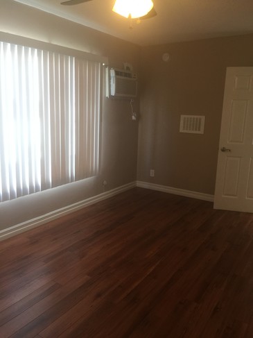 Foto del edificio - 1712 N Kingsley Dr