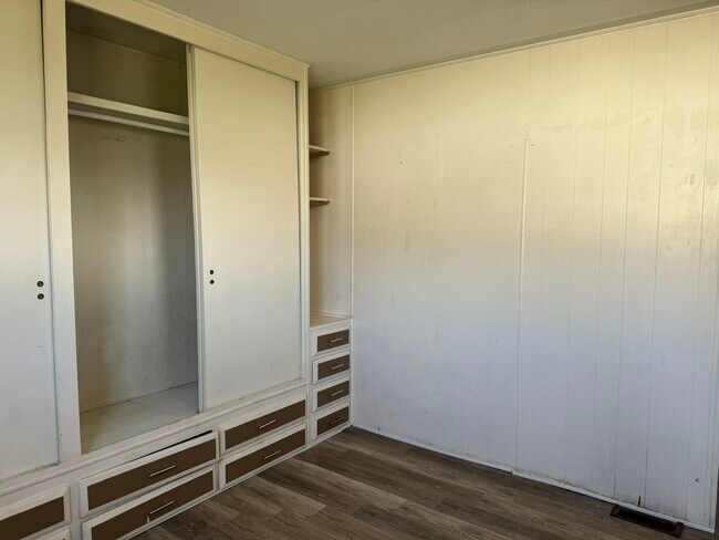 Building Photo - 5601 El Paso Ave