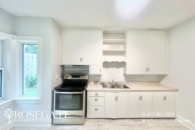Building Photo - Spacious 1-Bedroom + Den Apartment in Cent...