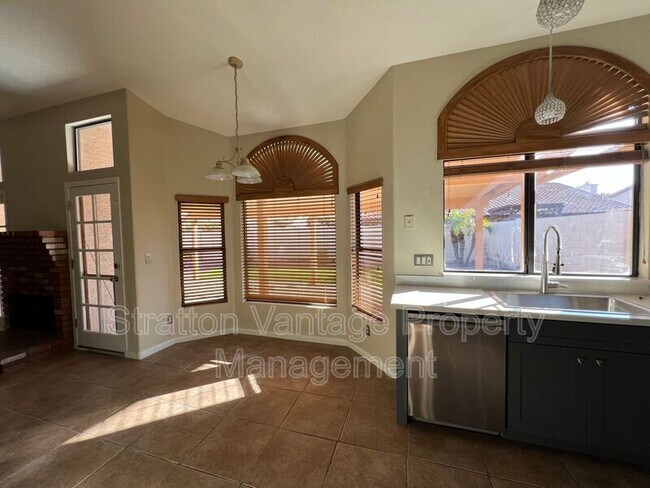 Building Photo - 231 E Stonebridge Dr