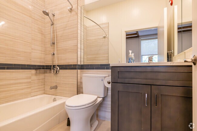 1BR, 1BA - 457SF - Bathroom - 30 Maclean St