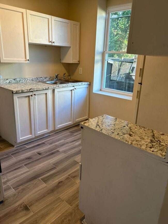 Building Photo - 1265 Reservoir Ave