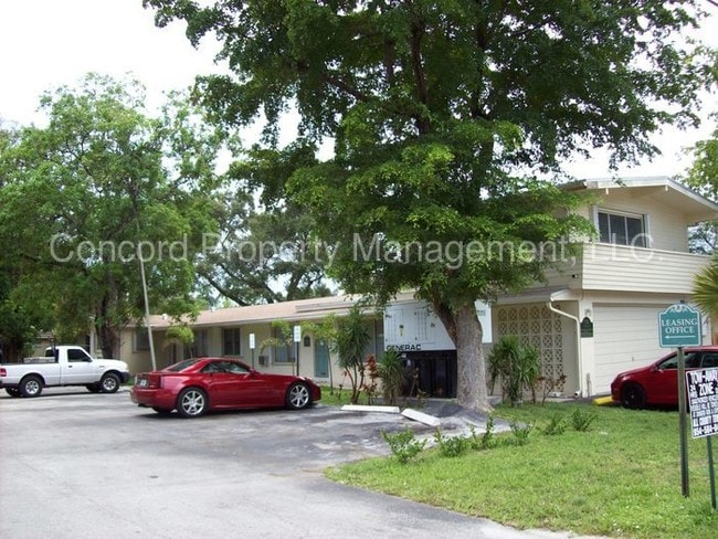 Building Photo - 728 Tequesta St