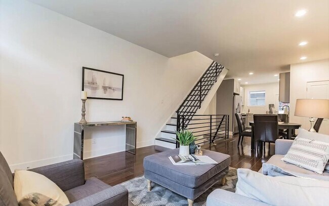 Building Photo - Gorgeous 2-Bedroom Townhome with Finished ...