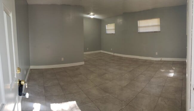 Building Photo - 9406 N Mulberry St