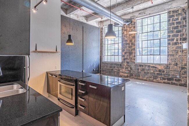 Authentic Loft Living w/ views of Ponce Ci... - Authentic Loft Living w/ views of Ponce Ci...