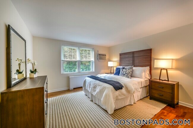 Foto del edificio - 8 Captain Parker Arms