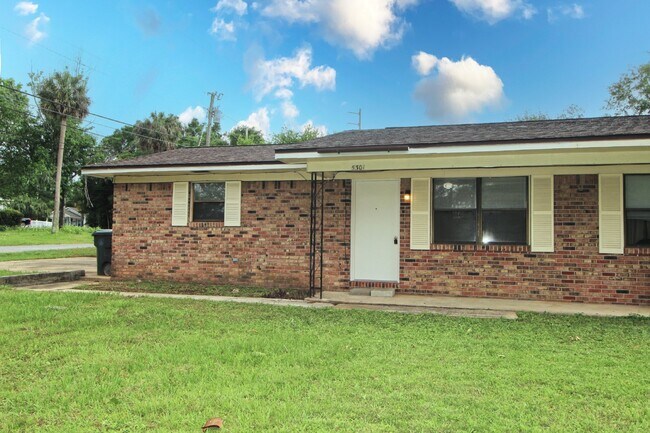 Foto del edificio - 2BR Duplex Near Blackwater River & Carpenter’s Park with Tile Flooring Throughout