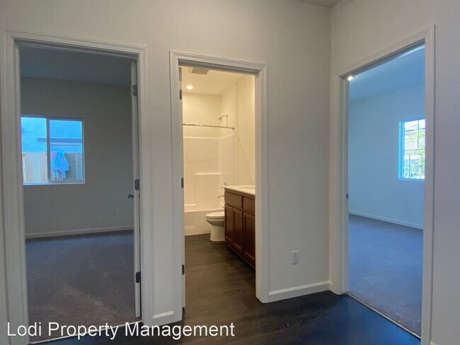 Building Photo - 3 br, 2.5 bath House - 1736 Botticelli Way