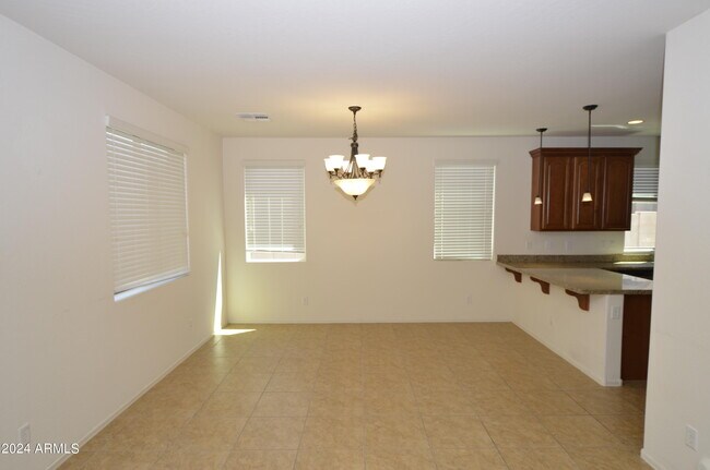 Building Photo - 1680 W Swan Pl