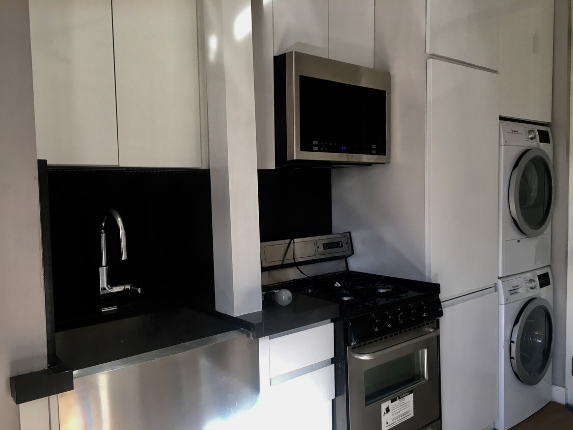 Foto principal - 301 E 108th St