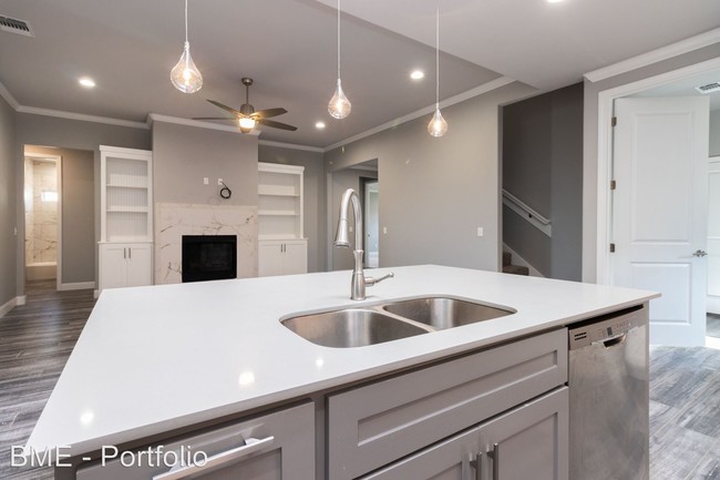 Building Photo - 4 br, 3 bath House - 9610 Heritage Hills