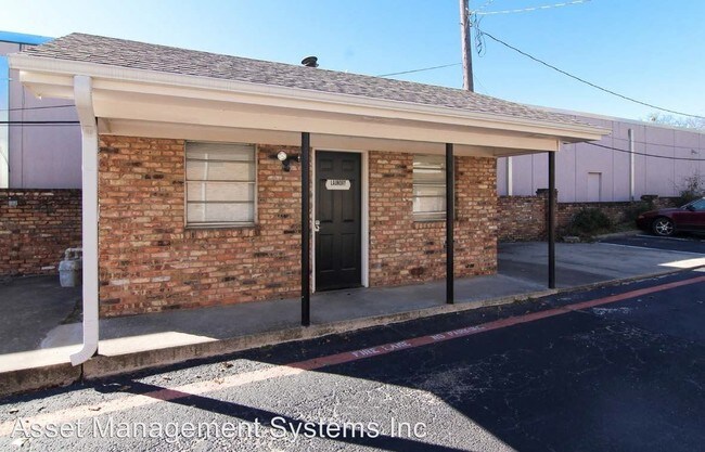 Building Photo - 1100 Palmwood Pl