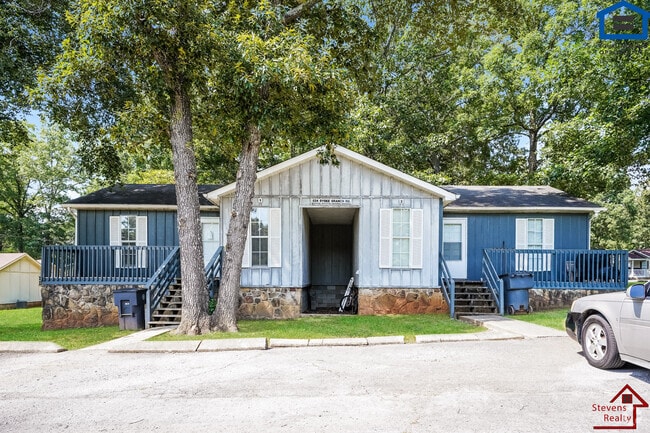 Building Photo - 824 Bybee Branch Rd
