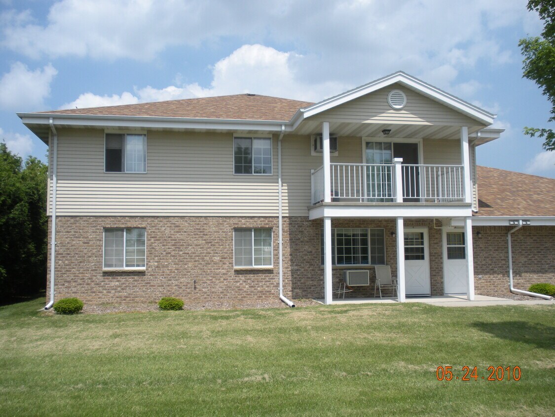 328 Humar St Unit lower, West Bend, WI 53095 Apartments in West Bend