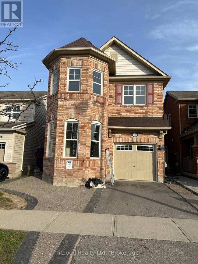 Building Photo - 472 Carbert Cres