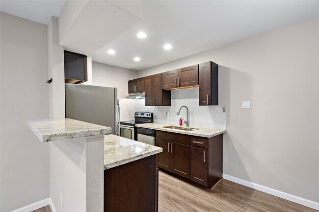 Foto del edificio - 2750 Holly Hall St