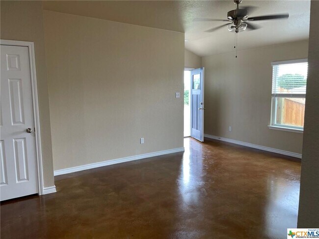 Building Photo - 1604 Tejas Trail