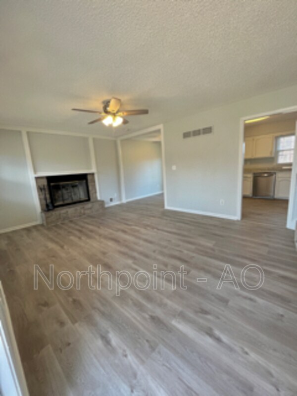 Building Photo - 613 NW Fair Ln