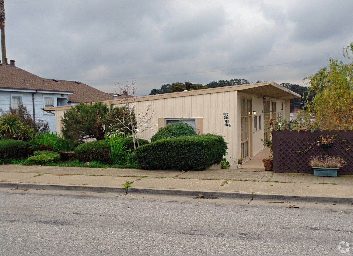 Building Photo - 813-815 Baden Ave
